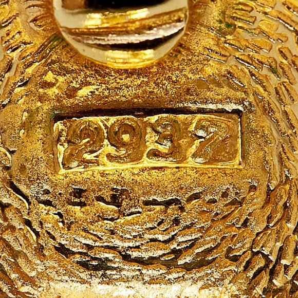 CHANEL CC Logos Round Clip-On Earrings Gold Tone 93P Auth w/Box D-222-6 - Picture 5 of 7